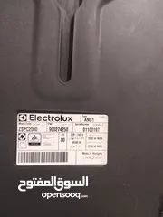  5 مكنسه الكترولكس باجلس ايطالي 2200w موديل مرفق بالصورة وكاله استعمال مرة واحدة فقط