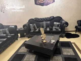  3 طقم كنب بحاله ممتازة شبه جديد مع طاولات وبرادي