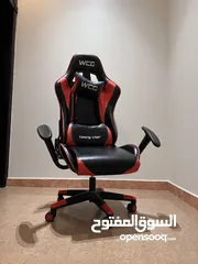  1 Gaming Chair for sale  للبيع كرسي قيمنق