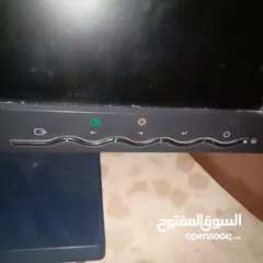  22 شاشه   Lenovo thinkvisio لا تاخذ مساحه كبيره من المكتب