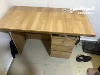  3 سرير خشبي مكتبين خشب  فرشة برادي عدد 3 كومدينة بلاستيك 4 رفوف كبار كرسي مكتب