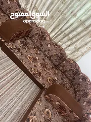  3 جلسه ارضيه اربع فرشات مع مساند ومراكي وطاوله وسط