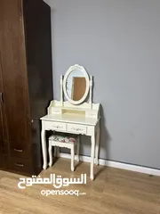  1 طاولة مكياج كلاسيكية أنيقة مع مرآة وكرسي مزخرف – لمسة فخامة لغرفتك!!!!!!