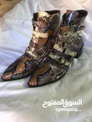  12 أحذية ستاتي جلد طبيعي نوعيات ممتازة مقاسات مختلفة بحال الجديد للبيع