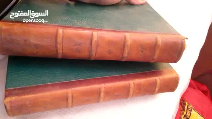  1 كتب قديمه جلد طبيعي