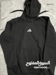  2 هودي تقيل مبطن متوفر بلون الأسود والأبيض