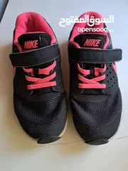  6 فستانان بناتي الاول ماركة next طويل والثاني مورد جديد غير مستعمل .  وحذاء ماركة nike الاصلي للبيع