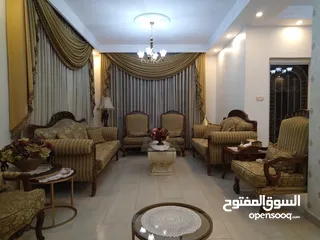  9 بيع  طقم ضيوف عشره مقاعد مكون من ثلاثيه ومجوزتين وثلاث مفارد استعمال قليل.مع برادي عدد2 عرض 290