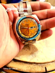  1 ساعات مستخدمه للبيع