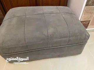  4 كورنر للبيع لون سكني يتسع ل 8 مقاعد تقريبا