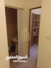  12 REF: 8008 شقة طابقية 308م طابق ثاني مميزة للبيع