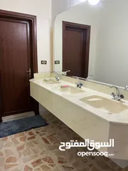  9 منزل للبيع بسعر ممتاز قابل للتفاوض