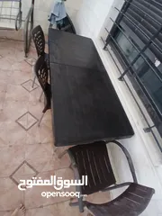 1 طاولة بلاستيك خارجية قابلة للطي مستعمل نظيف جدا