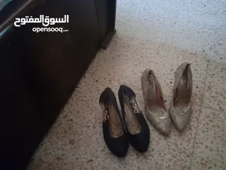  2 حذاء كعب عالي لون بيج  حذاء كعب لون كحلي