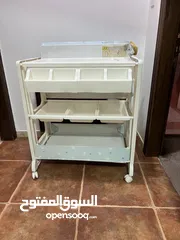  2 بانيو استحمام مع طاولة غيار للبيبي