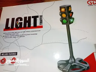  5 عامود اشارة مرور  و تنظيم المرور و اشارات سير المشاه المروريه  لضاءه و صوت  و انتقال للون كما هي بال