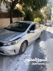  4 كيا K3 2018 صالون سيدان للبيع فل ما عدا الفتحه لون سيلفر