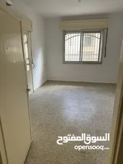  16 شقه سكنيه غير مفروشه للإيجار السنوي مساحه 200م2 طابق اول متوفر جميع الخدمات حول الشقه