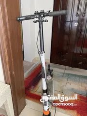  1 سكوتر كهربائي مستعمل حاله وكاله للبيع ب سعر 100