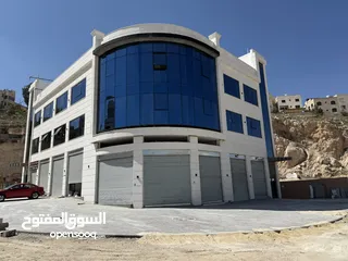  2 مشغل مشاغل / مكاتب فخمه للايجار مساحه 170متر  قرب دوار الدبابه صناعي تجاري