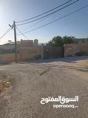  7 بيت مستقل مع ارض دنم   للبيع