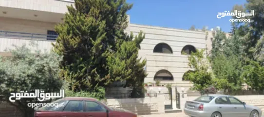  4 *فيلا*  مكونة من طابقين وروف صغير ( غرفة + حمام + مطبخ صغير) مساحة الارض 850 ع الكوشان 750 مساحة كل
