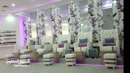  17 .صالون للعناية بالاظافر و سبا    .                          .Nails Spa &More .