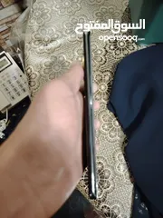  5 بحال الوكالة معاه كامل أغراضه كرتونة وشاحن وسماعات كلهم اصلي...............
