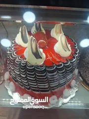 2 كيكات ومعمول