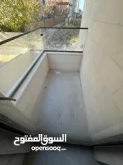  3 ثالث مع روف في ضاحية الياسمين منطة مخدومة و حيوية بتشطيب فخم