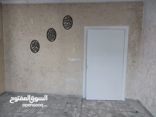  3 شقه استثمارية فارغه للبيع من المالك مباشرة