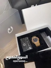  1 للبيع ساعة يد نون اوفيشال الفاخرة  For sale a luxurious official Noon watch. نسائية ورجالية  Unisex