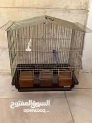  2 أقفاص عدد 10 إستعمال خفيف جداً وبحالة الوكالة موجود معلفين وثلاث معالف