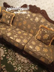  2 كنب لغرفة الضيوف للبيع السعر 200 قابل للتفاوض للجادين