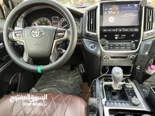  16 Toyota Land Cruiser VXS FULL OPTIONS GCC 2018 with excellent condition and service