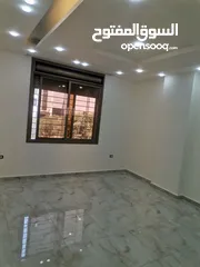  28 شقه فخمه 170م ثاني فني للبيع على شارع البترا بالقرب من اربد مول قراند مقابل بيت البن البرازيلي