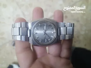  3 للبيع كامل.. ساعتين سيكو واحدة شغاله واحده واقفه و ساعه  اومكس بدها بطاريه فيها قرب فتات