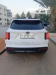  3 كيا سرينتو