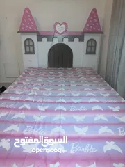  2 queen size bed plus study desk and surprise gifts سرير وطاولة مذاكرة مع هدايا ستاير ومات