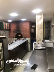  2 مطعم معجنات للبيع مع كامل معداته