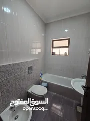  10 عبدون شقه ارضيه مع حديقه و كراج خاص للإيجار الفارغ السنوي