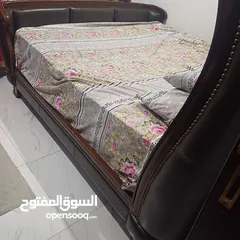  6 سرير خشب في جلد مع المرتبه Bed king size with matress