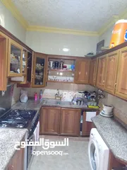  6 شقه للبيع .