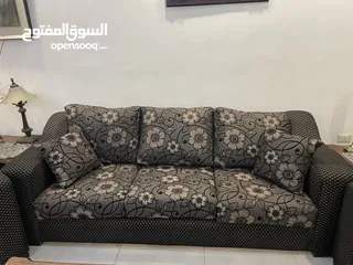  3 طقم كنب سبع مقاعد +طاوله سفره و8 كراسي +3 طاولات واحده وسط