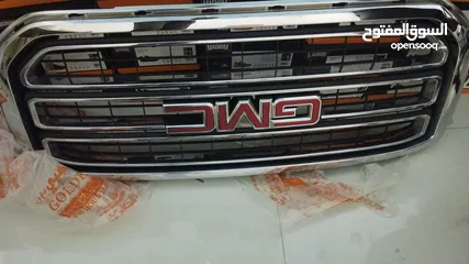  1 GMC YUKON BUMBER GRILL 2017 MODEL