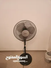  1 Midea fan.