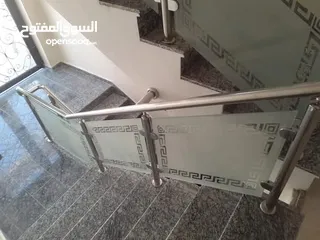  11 الفالوجي للزجاج وسكريت