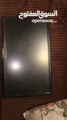  6 شاشة BenQ شغاله ميه بليه للبيع 30 دينار مع وصلة hd  وشاشه ثانيه نوعها Nihon كانت شغاله وطفت فجأه بتت