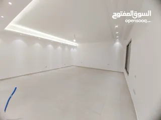 4 شقة جديدة للبيع اربع غرف نوم مع حديقة في دير غبار