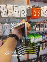  5 محل موبايلات في اجمل موقع في وسط البلد شارع الملك طلال
